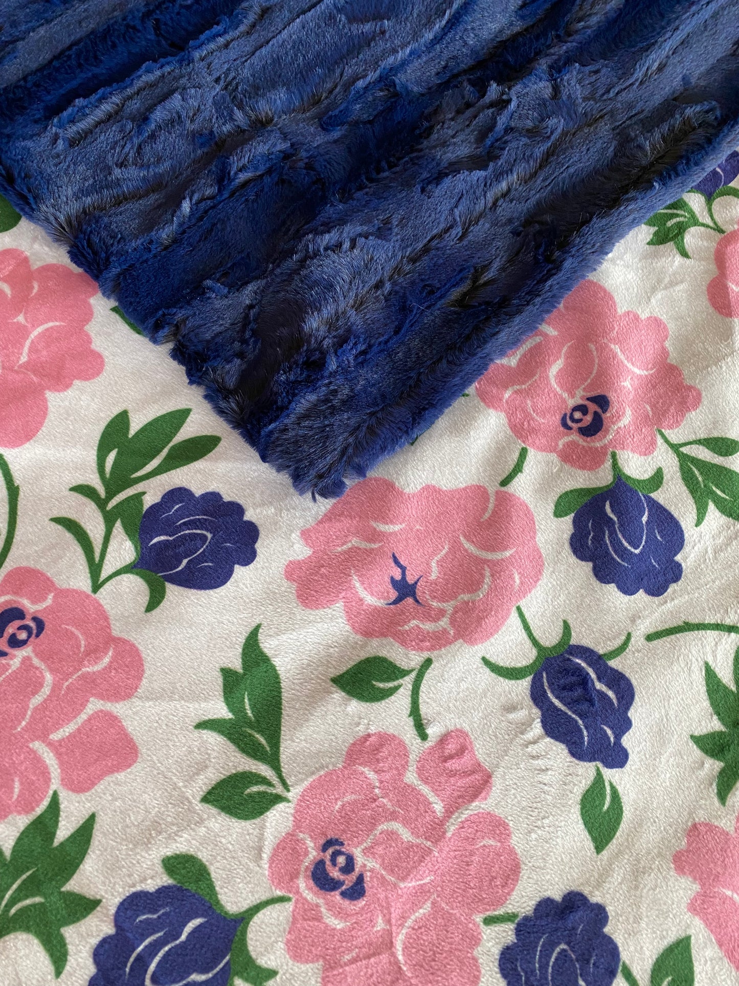 Rosegarden Snow on Twilight Forest Fox Minky Blanket - Adult Large 53x75