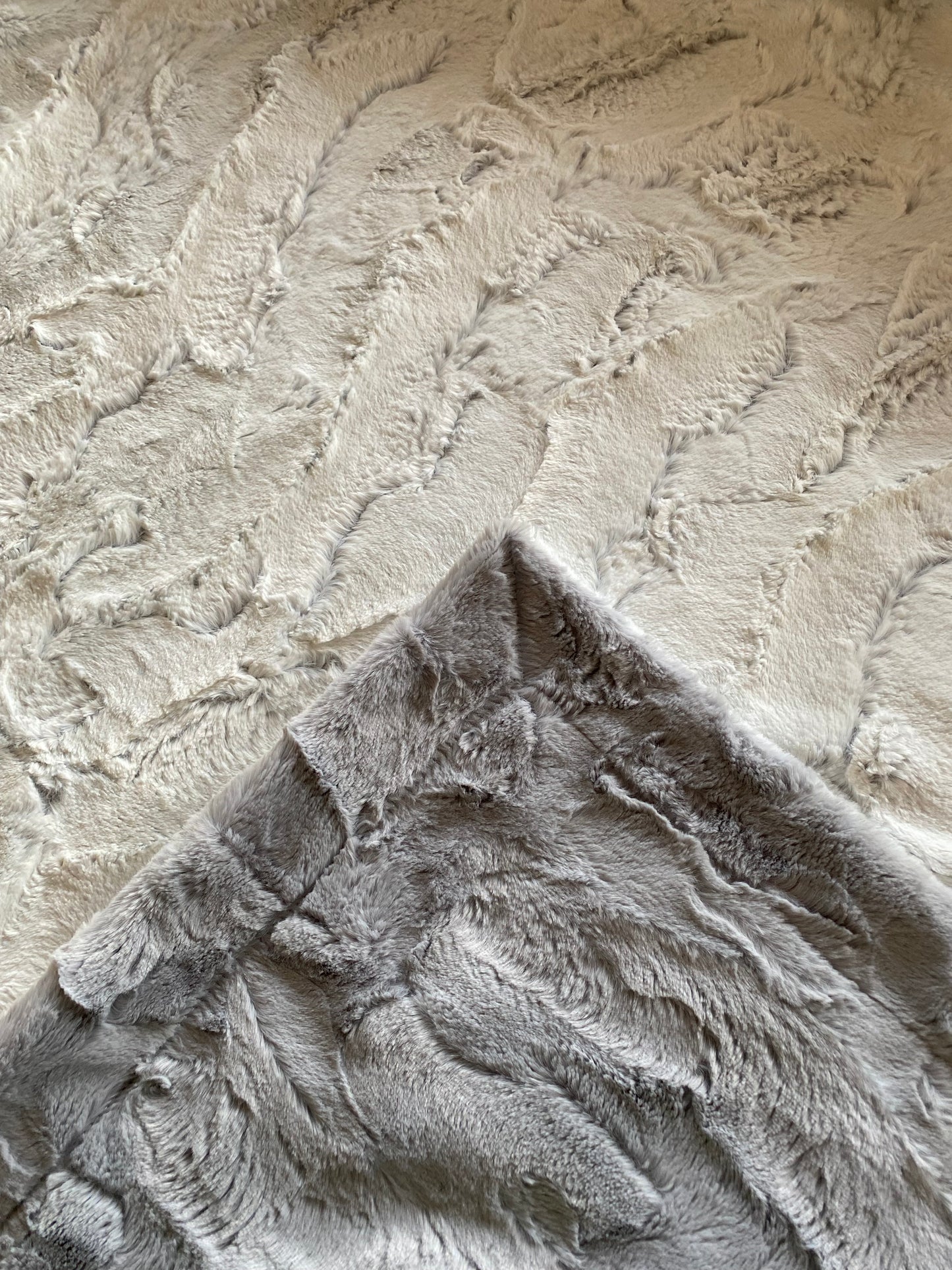 Arctic Fox on Silver Hide Double Minky Blanket - Luxurious Comfort - 54x60