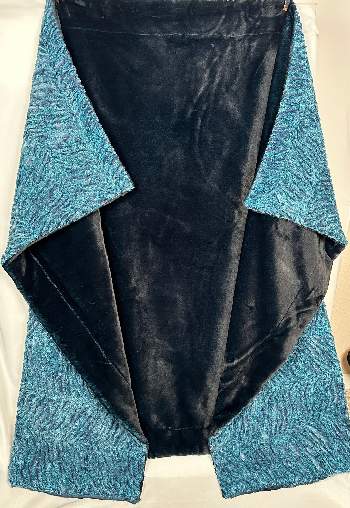 Aquamarine and Blue Bayou Seal Double Luxe X-Wide 60x83 Large blanket