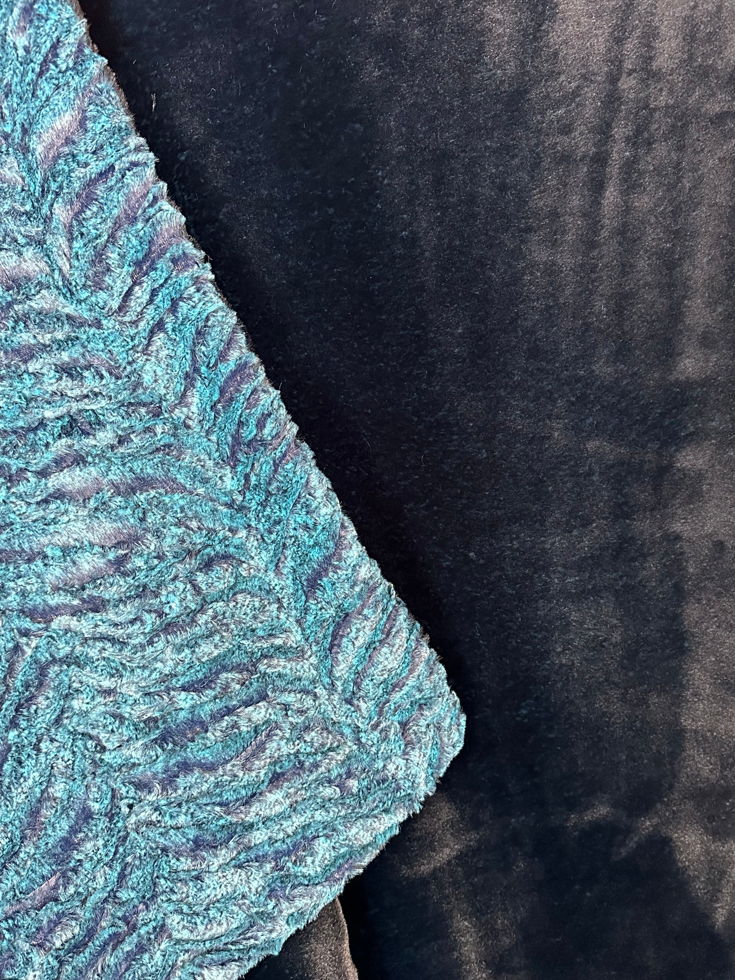 Aquamarine and Blue Bayou Seal Double Luxe X-Wide 60x83 Large blanket