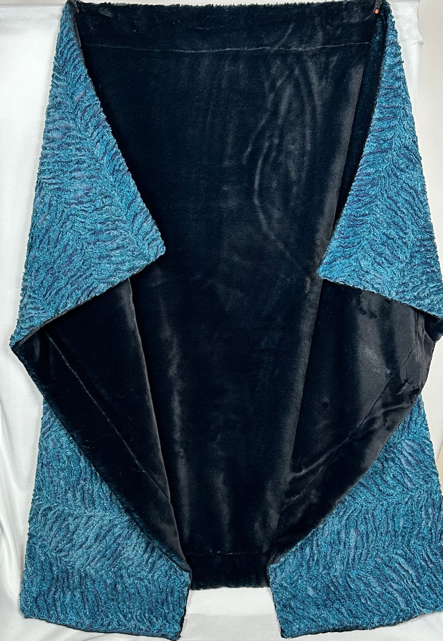 Aquamarine and Blue Bayou Seal Double Luxe X-Wide 60x83 Large blanket