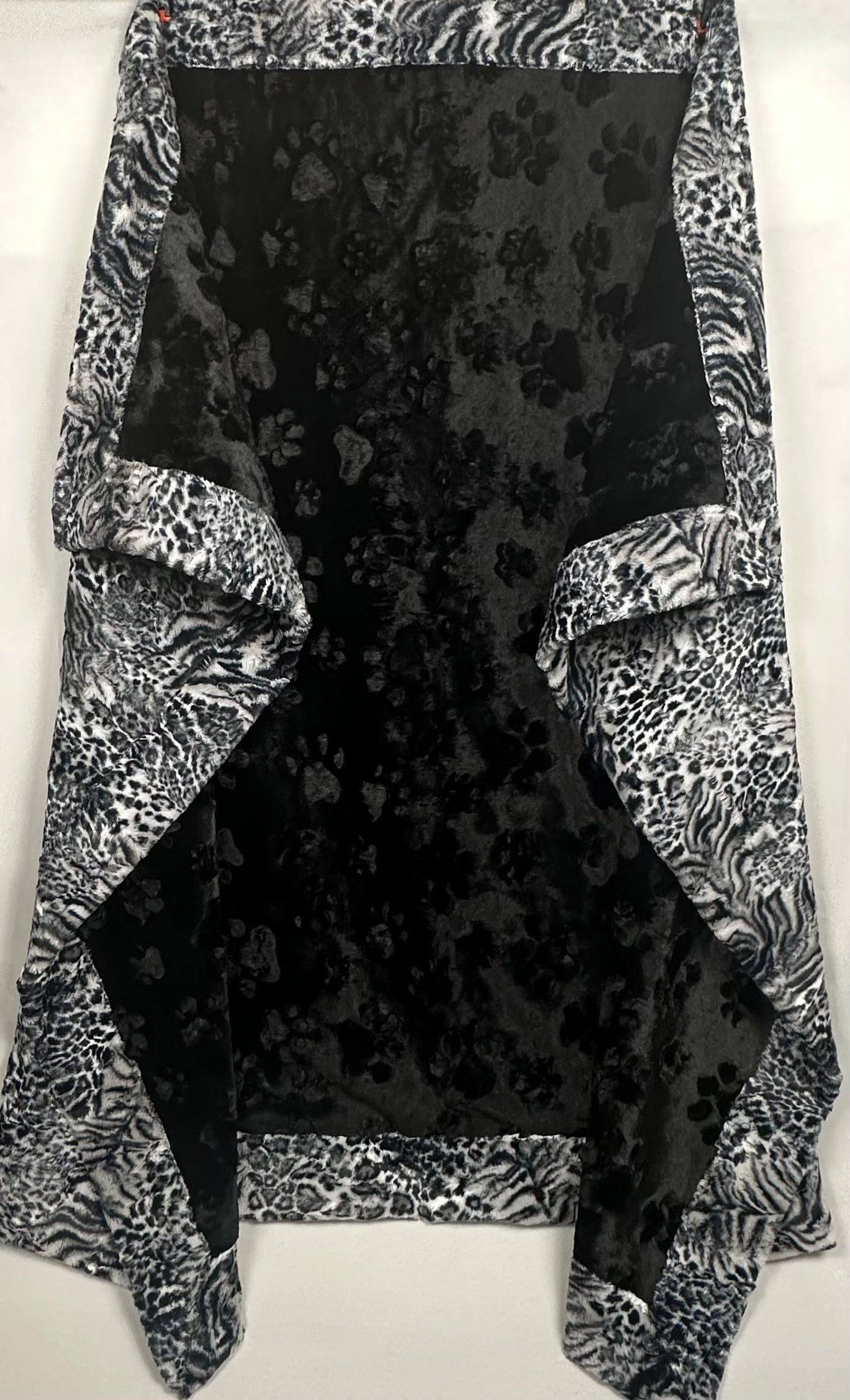 Luxe Black Paws Cuddle on Wild Cat Chromi Double Minky Large Blanket 54x75