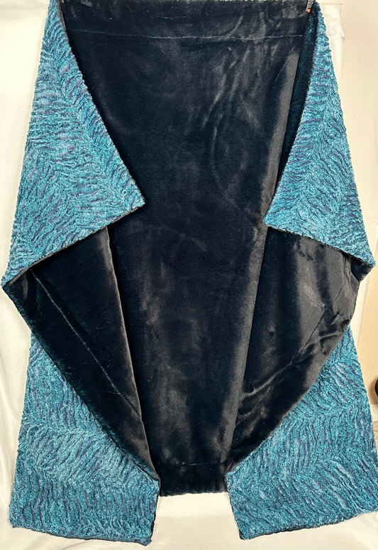 Aquamarine and Blue Bayou Seal Double Luxe X-Wide 60x83 Large blanket